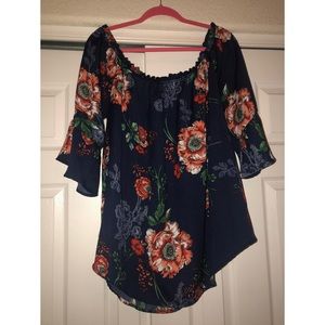 ☀️2 for $10☀️ Off the shoulder Floral Blouse